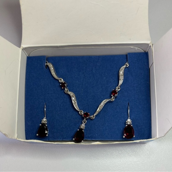 ✨ AVON Vintage January Birthstone Jewelry Gift Set – Garnet Look ✨ - Picture 5 of 5